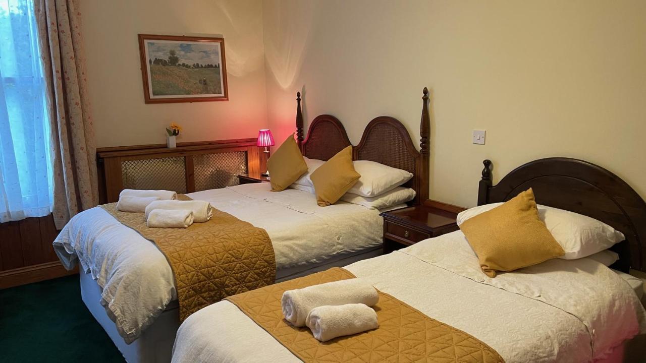 Crown Hotel *